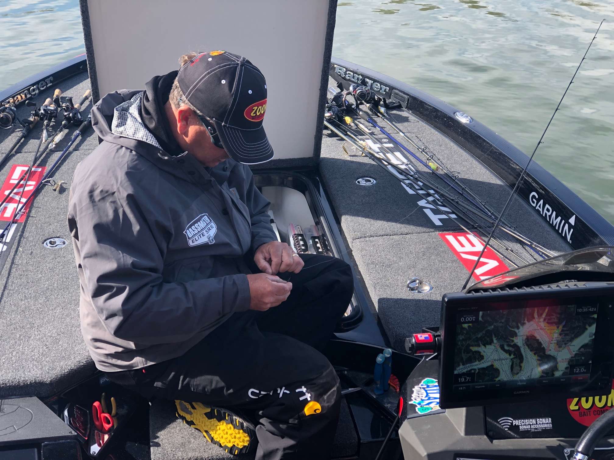 After having his crankbait destroyed by an aggressive strike that literally snapped his lure in half, Todd Auten, a three time Bassmaster Classic qualifier, digs out another and gets back to work. 

âThat kind of stuff just seems to happen to me,â said Auten. 