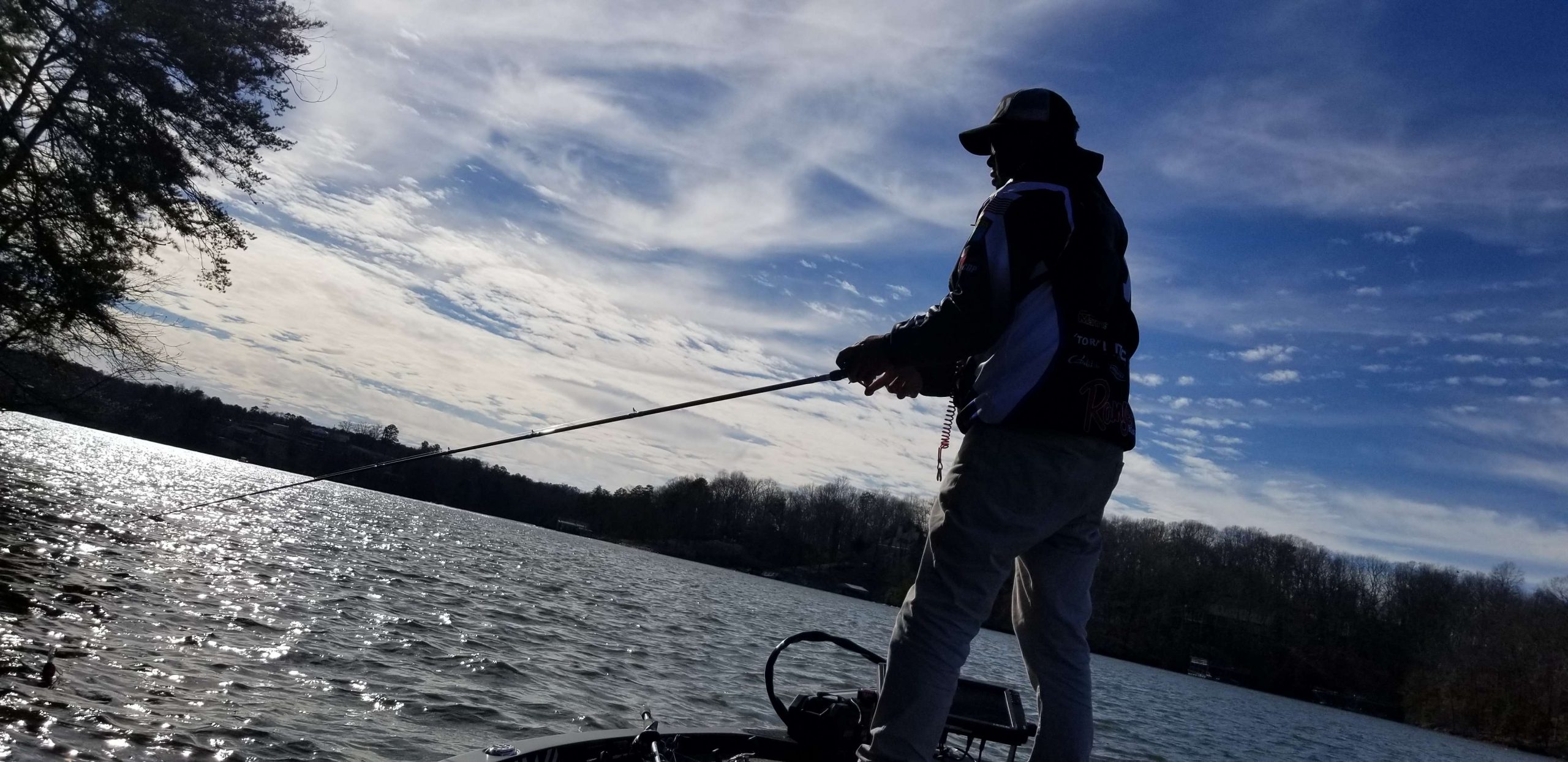 The battle rages. Even to the last minute. Serving l searching for that 5th fish.