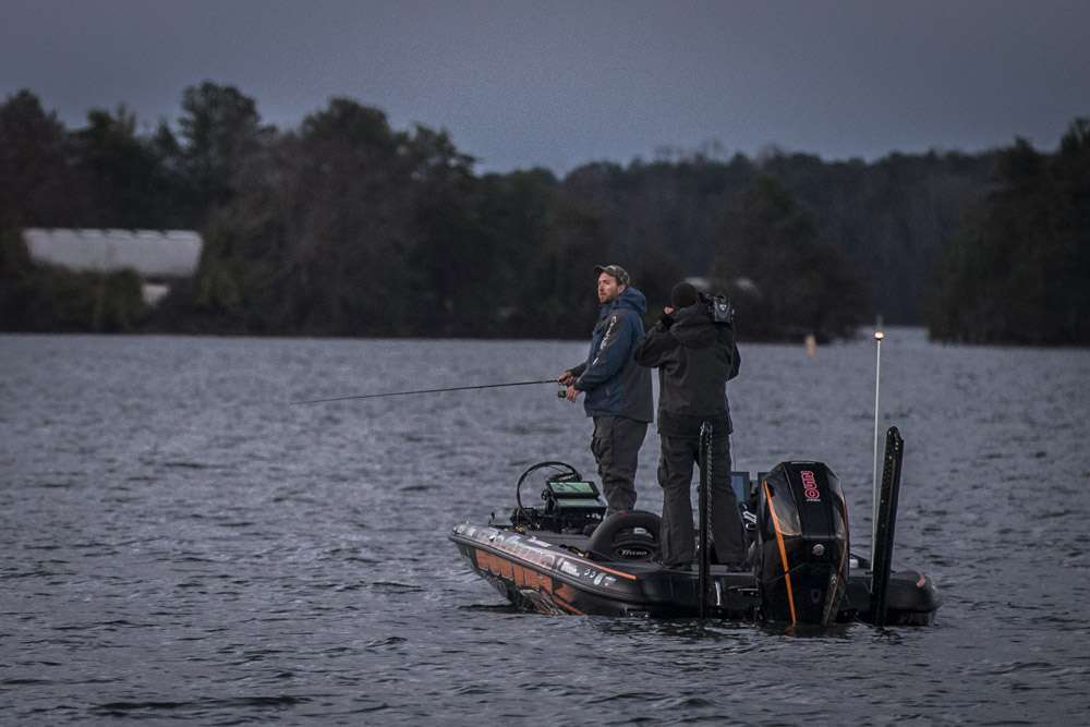Paul Mueller made moves Saturday morning in Georgia. See the sizable spots he caught during Day 3 of the Toyota Bassmaster Elite at Lake Lanier.