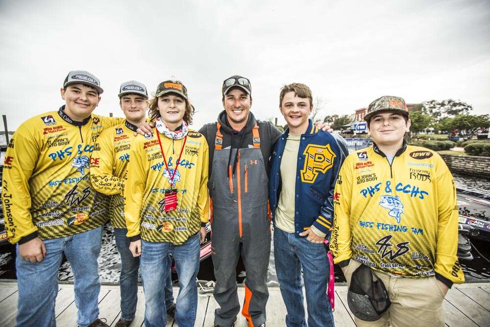 Day 3 leader Chris Johnston with a group of young Palatka anglers. 