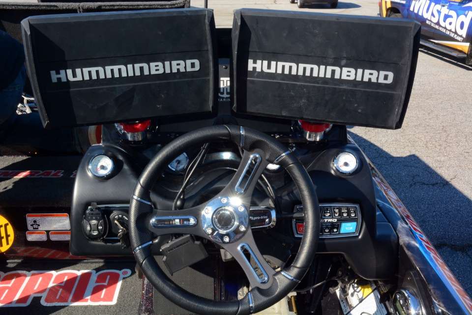 Mounted to the dash are Humminbird HELIX 12 CHIRP SI GPS units. Also note the T-H Marine Kong Wave Tamer and mounts to absorb shock and firmly secure the units.  