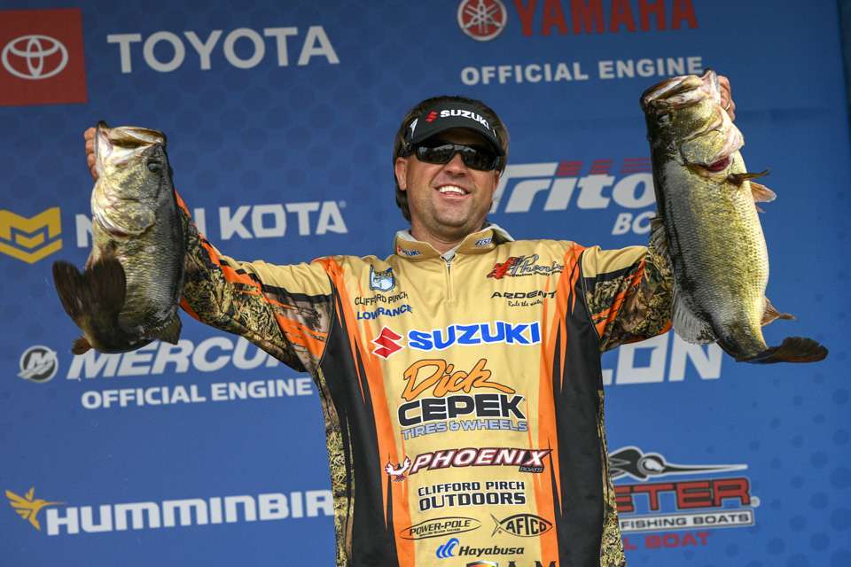 <b>Clifford Pirch (12-1)</b><br>
Payson, Ariz. <br>
Just when you think you have Clifford Pirch pegged as a deepwater specialist who spends every moment using a drop-shot rig, he goes to the Power-Pole Bassmaster Elite at St. Johns River in February and blows your mind with a 34-pound bag of largemouth he caught shallow. I donât know what was more impressive â that giant bag of largemouth at St. Johns or the giant bag I watched him catch on light tackle during the Elite Series event on Lake Havasu in 2015. It wouldnât be that hard to imagine Pirch exploiting one â or both â of the patterns that could be available on Fort Loudon and Tellico.

