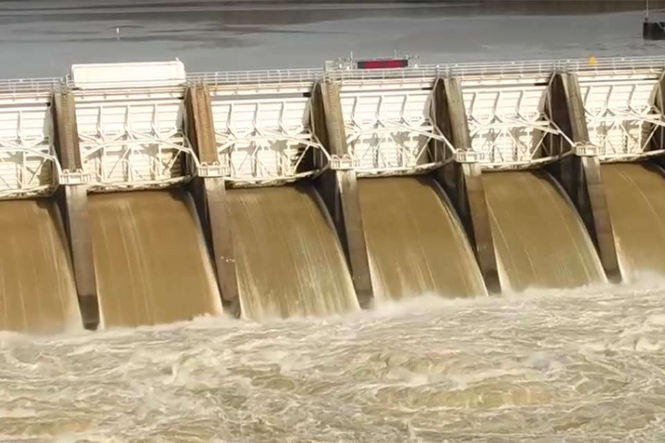 The anglers are dealing with high water, current and color. The wettest February on record had water flowing over the Fort Loudoun floodgates at nearly 98,000 cubic feet per second at its highest. Thatâs more than 6 million pounds, enough to overflow an Olympic sized pool every second. This is a screen grab from a video posted by the Tennessee Valley Authority, which manages the dams on the river and claims its work has averted $1.6 billion of flooding damage downstream.