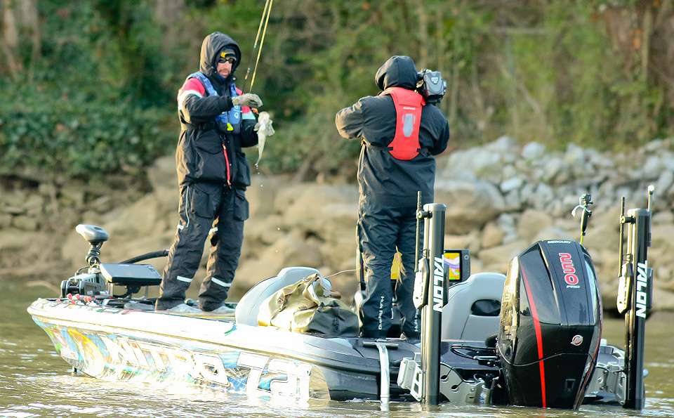 Catch up with Day 1 leader Ott DeFoe as he tries to hold on to his lead on the second morning of the 2019 GEICO Bassmaster Classic presented by DICK'S Sporting Goods.