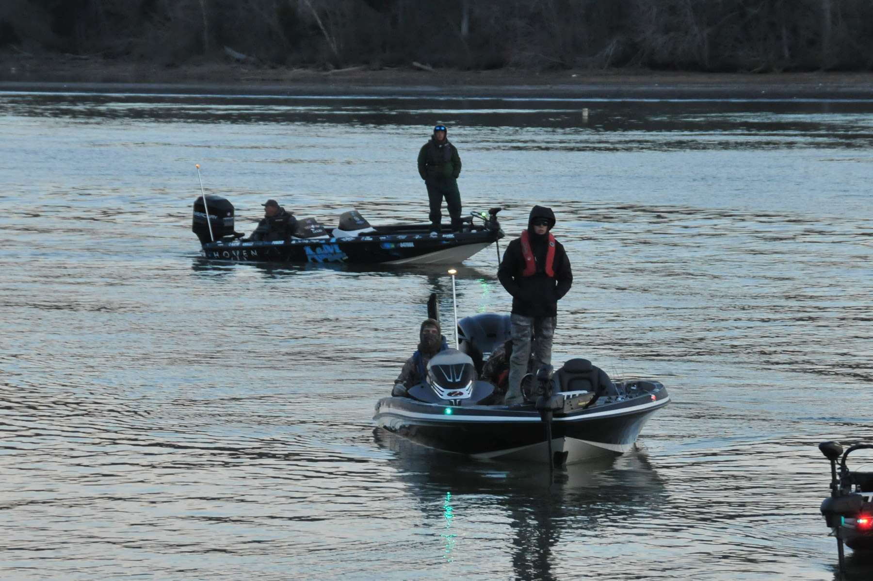 More boats lining up.