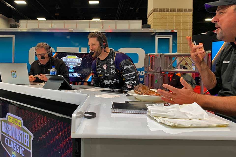 Back at LIVE, Brian Robison, retired after 12 years in the NFL and an avid angler, visits the set. He brought along a rack of ribs from the famed Calhounâs restaurant chain in the region, and the crew digs in.