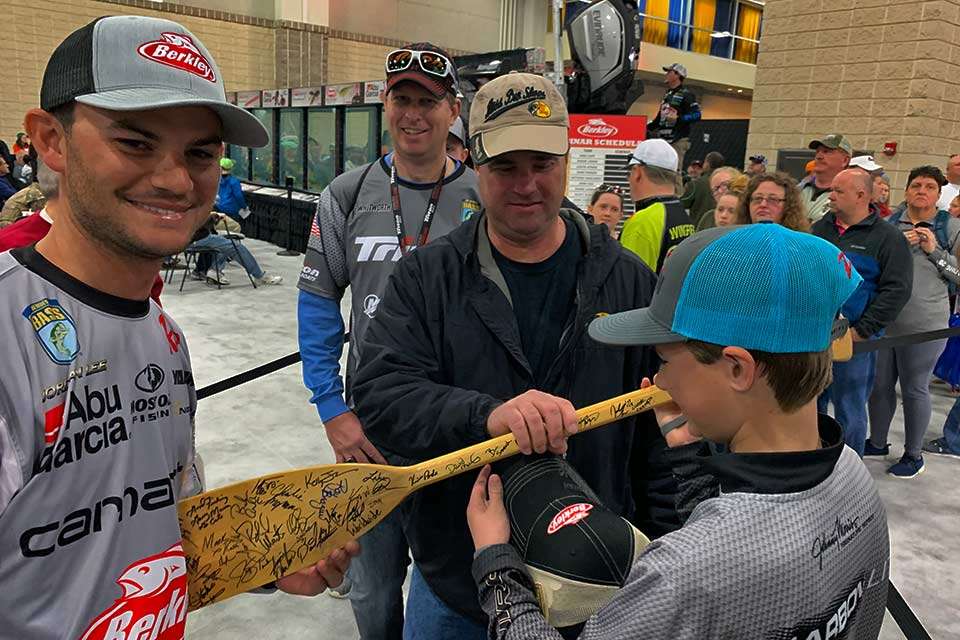 The Day 3 expo brought out the Classic qualifiers who didnât make the cut, like defending champion Jordan Lee, winner of the past two Classics in comebacks. Steve and Hazel Cromer of LaGrange, Ga., gave son Garrett an early 13th birthday gift in a trip to the Classic. The presents included his oar signed by Lee and a nice chat.