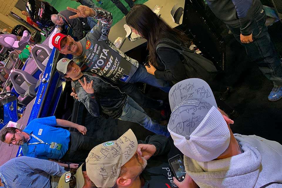 Also missing the cut was fan favorite Gerald Swindle. The longtime B.A.S.S. angler, who left for another circuit, had a line of more than 100 people waiting to meet him. He didnât go out like he had hoped but said he will work to get back to a Classic.