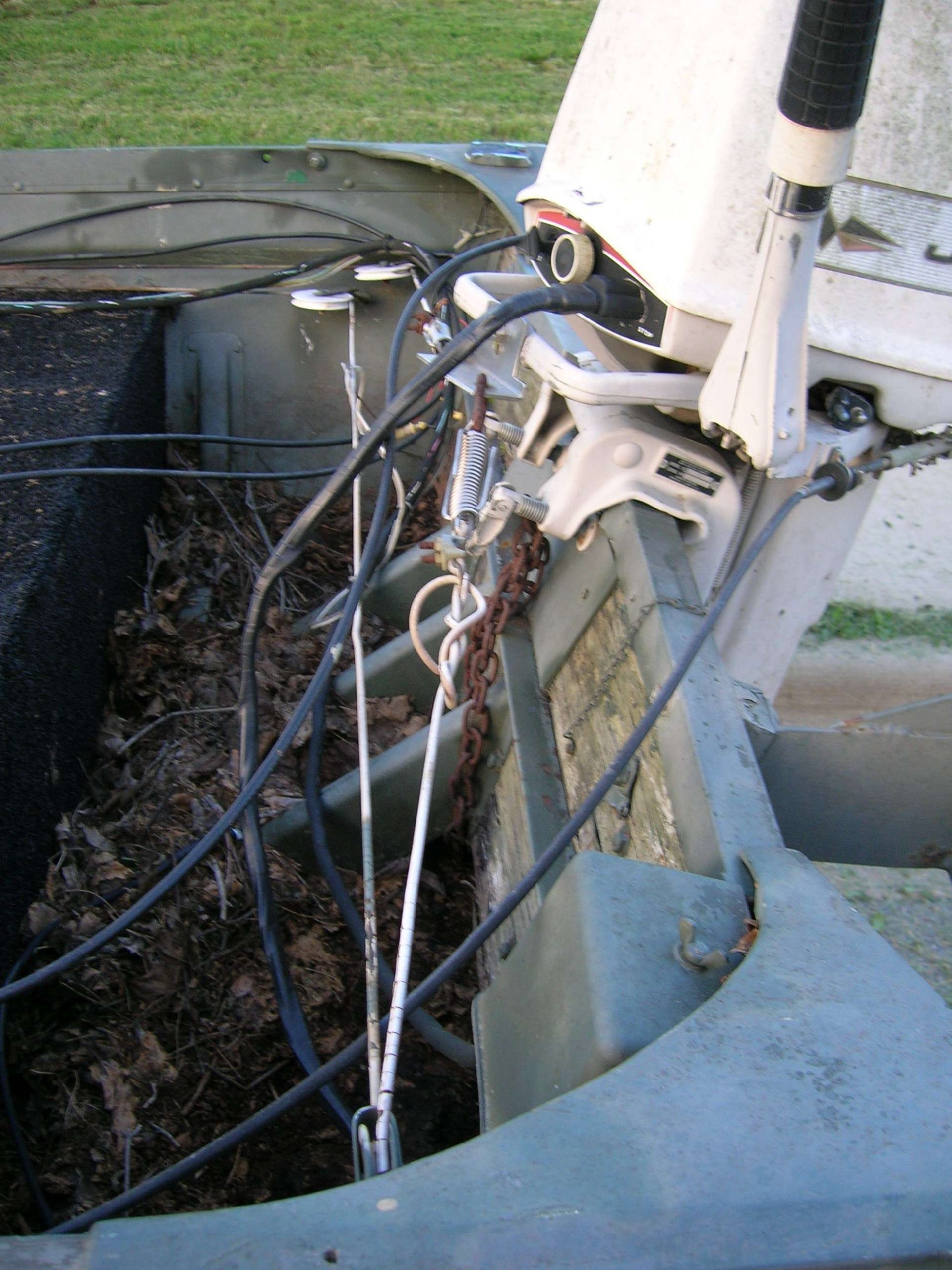 Here's a closer look at the old-school cable-steer system. Giant hot mess...