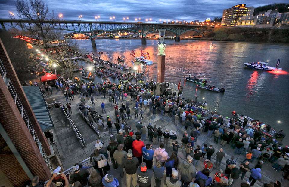 See the Classic anglers head out on the first morning of the 2019 GEICO Bassmaster Classic presented by DICK'S Sporting Goods! This is Volunteer Landing in downtown Knoxville. 