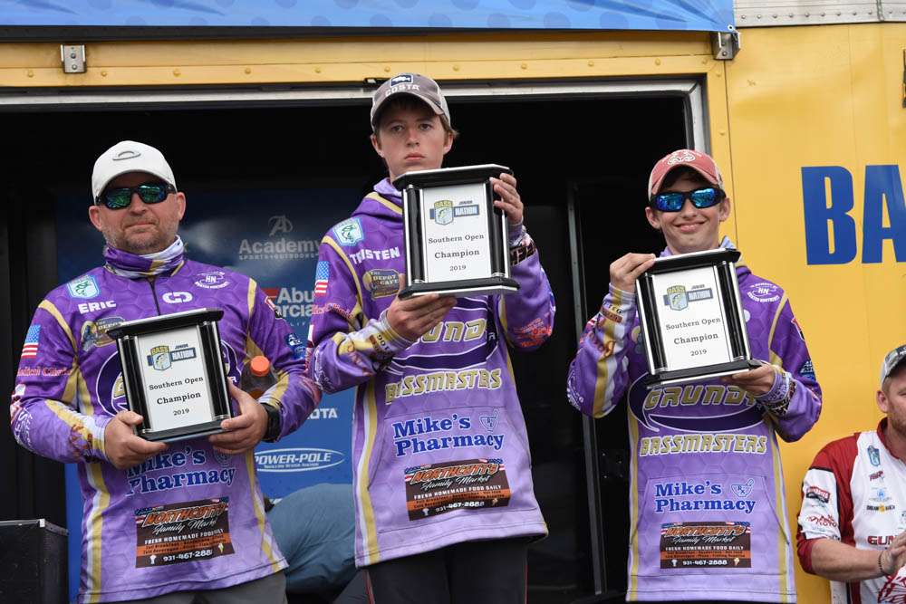 Junior Division winners, from left to right, boat captain Eric Boyd, Tristen Boyd and
Reagan Hershman. The team won with five bass that weighed 12 pounds, 6 ounces.