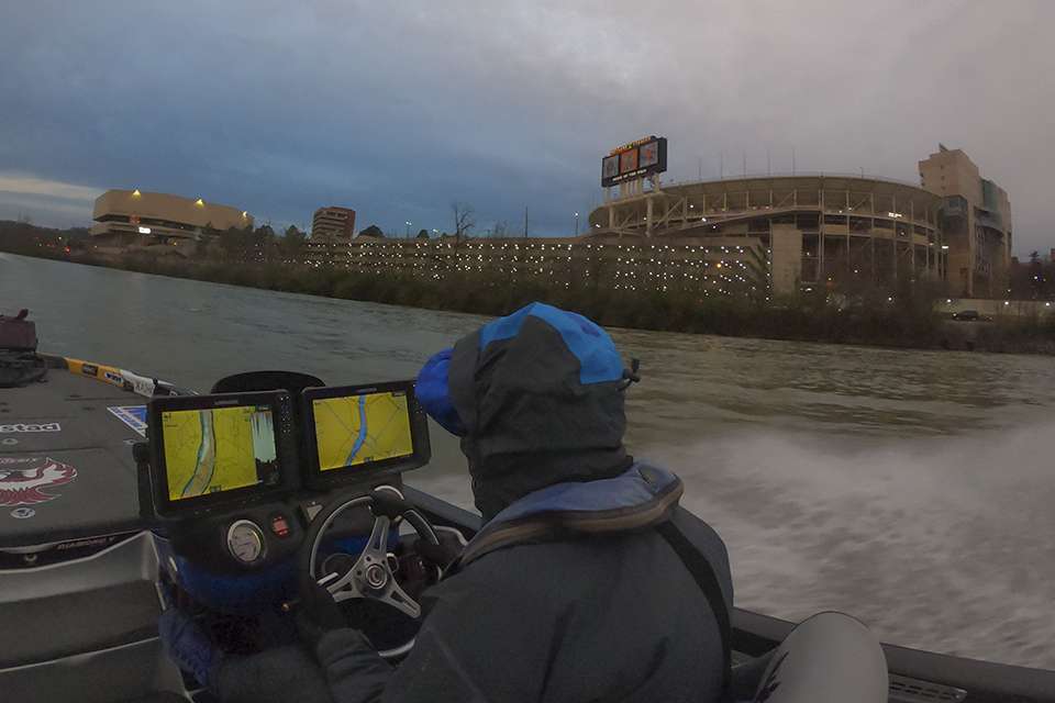 The morning run led us down the Tennessee River and some of the landmarks were Neyland Stadium and Thompson-Boling Arena where Tennessee Football and Basketball plays. Thompson-Boling Arena is where the Classic weigh-ins will happen.