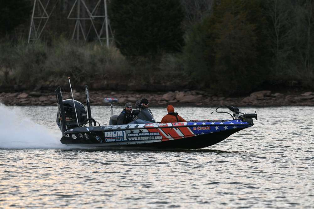 See the Classic anglers get into their grooves at the halfway mark of the first day of the 2019 GEICO Bassmaster Classic presented by DICK'S Sporting Goods!