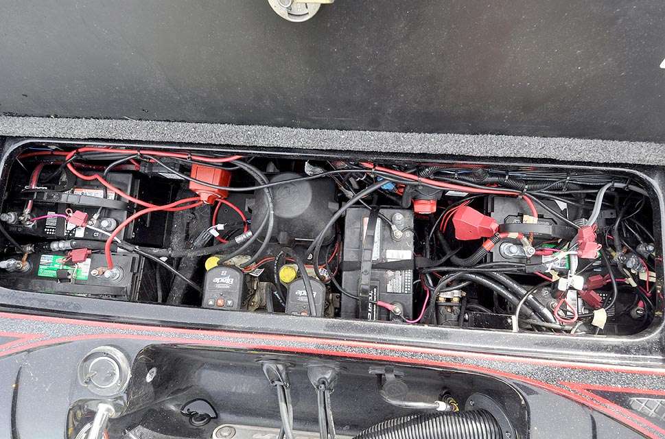 Inside this compartment are five batteries (one is a spare starter battery) hydraulic pumps for the Power-Poles and a four-bank battery charger.