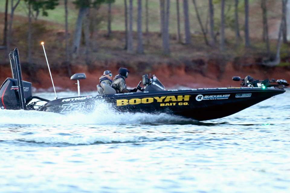 See the Elites race to their starting spots on the first morning of the 2019 Bassmaster Elite at Lake Hartwell.