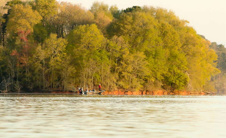 Join Stetson Blaylock on the water as he tackles the first day of the 2019 Bassmaster Elite at Lake Hartwell!