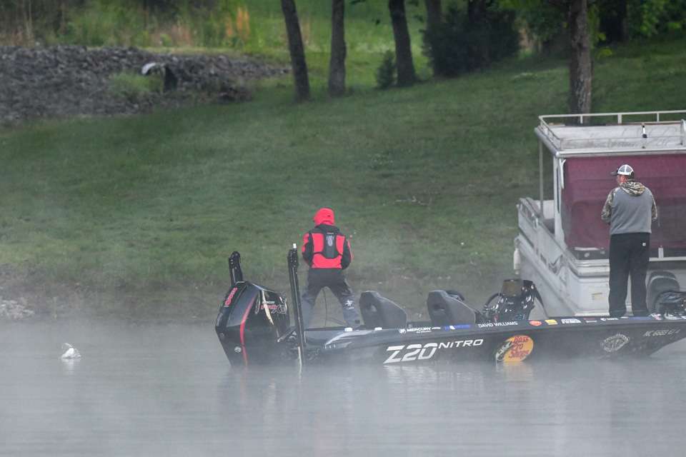 Just ounces separated Bassmaster Central Open Day 2 leader David Williams and Jordan Wiggins, and they both began the day with a flurry of catches. Hereâs all the action from their morning on Smith Lake.