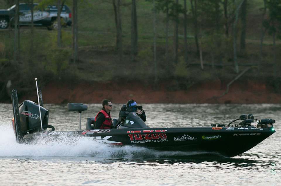 See the Elites running to their starting spots on the third morning of the 2019 Bassmaster Elite at Lake Hartwell!