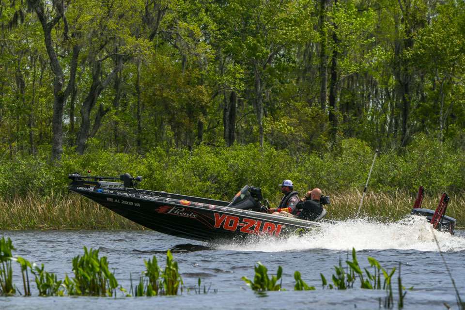 Clent Davis went into Day 2 in 5th place. Take a look as he works to maintain his lead at the Bass Pro Shops Bassmaster Elite at Winyah Bay. 