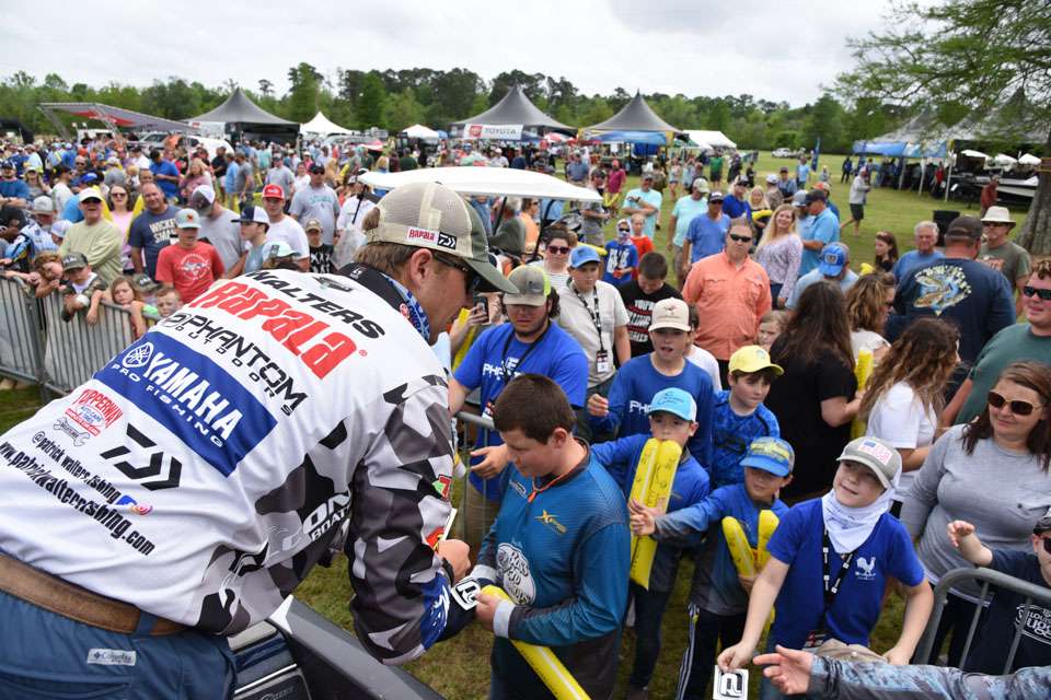 It's the Year of the Fan and South Carolina fans certainly enjoyed Championship Sunday at Bass Pro Shops Bassmaster Elite at Winyah Bay.