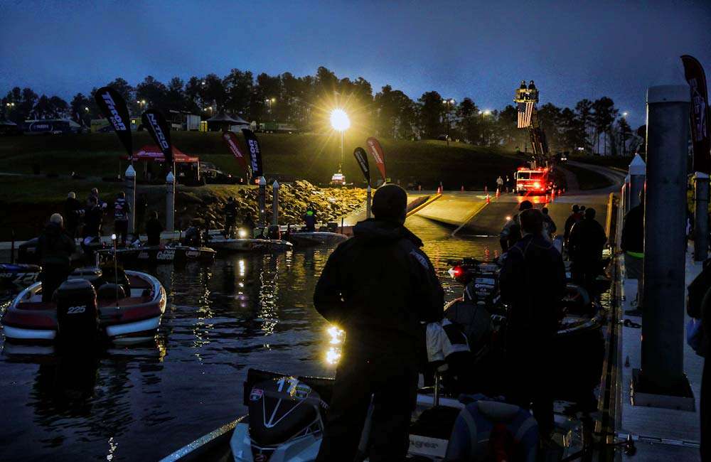 See the Top 10 take off for their final day of Bassmaster Elite at Lake Hartwell competition.