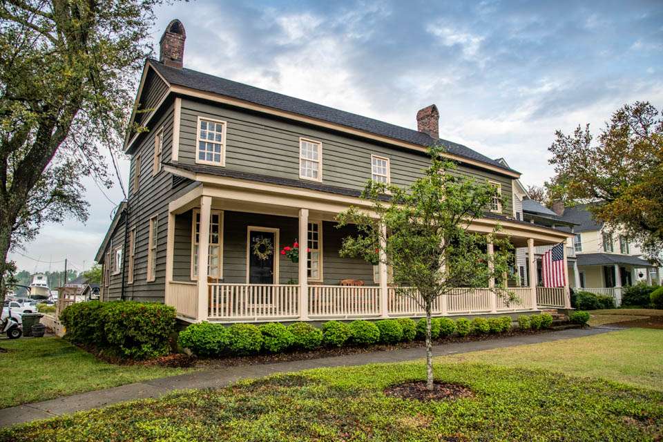 If you love old houses, Georgetown wonât disappoint. Every street is lined with old homes that speak to the rich history of the town. This is the John and Mary Perry Cleland House, one of the earliest homes in the town. It was built about 1737, and includes both Federal and Georgian styles.