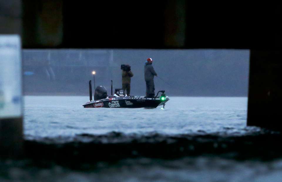Head out early with Hank Cherry as he gets Day 2 of the 2019 Bassmaster Elite at Lake Hartwell started!