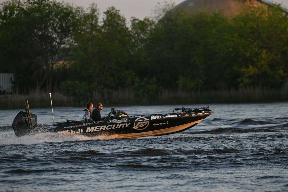 Catch the Elites in action as they race to their starting spots on the first day of the 2019 Bass Pro Shops Bassmaster Elite at Winyah Bay! 