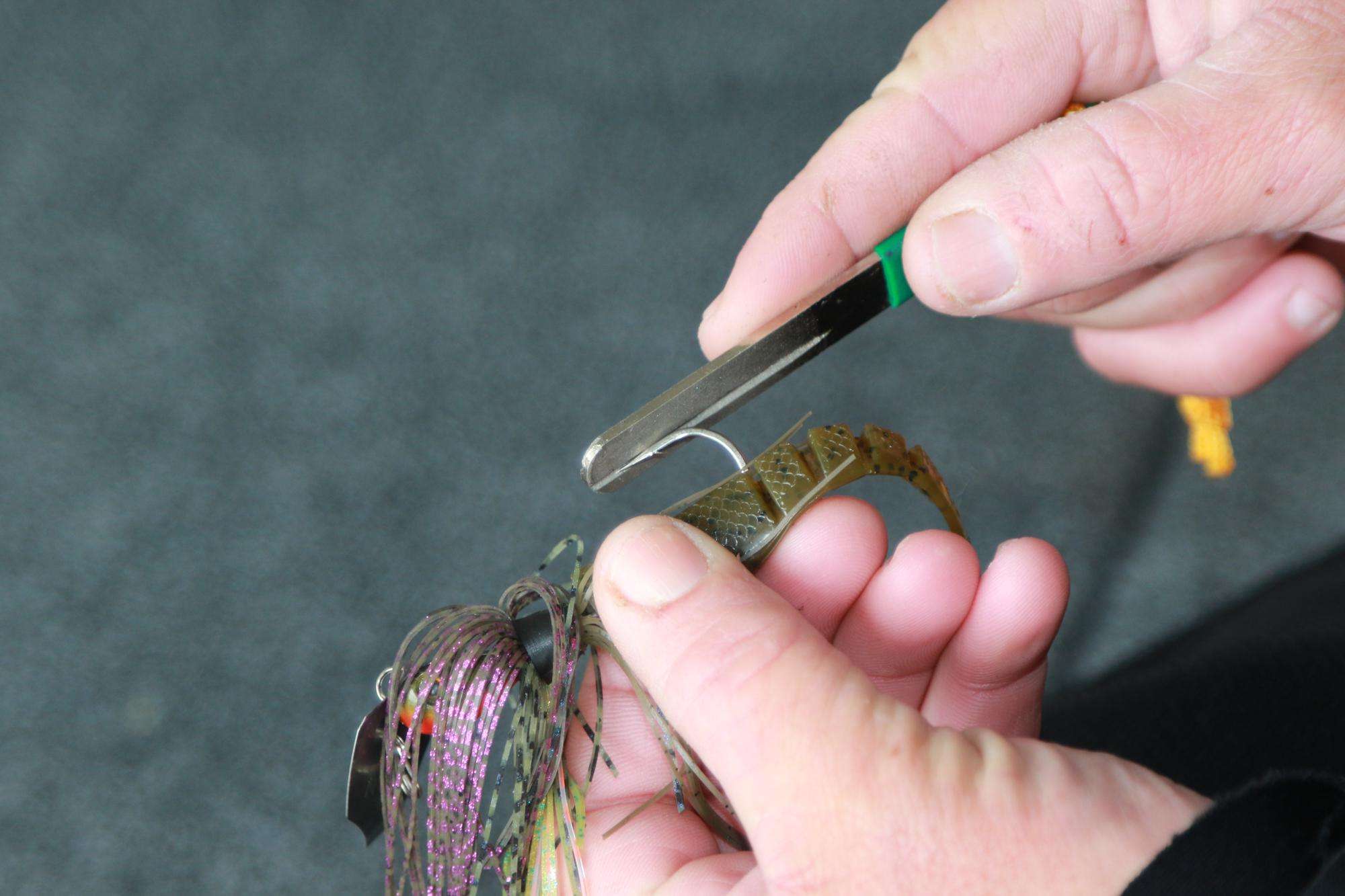 The perfect profile in the optimum color means nothing if you miss an opportunity due to a dull hook. Thatâs why Combs regularly checks his jigs and hits the point with a file if it feels the least bit dull.