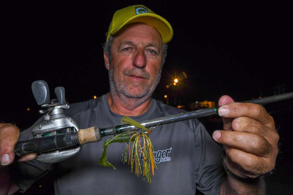 <b>Jeff Dyer (40-1; 11th)</b><br>
Jeff Dyer used a 1/4-ounce custom made jig with a Mister Twister Curly Tail Grub. 
