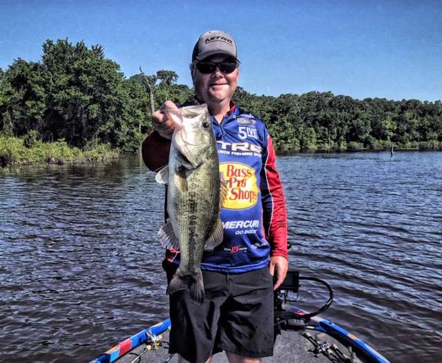 After loosing three large fish at the boat, Brian Snowden finally brought this 5-15 in the boat.  A bit of frustration with the lost fish but as he says, âItâs Lake Fork, the big one is a bite away.â