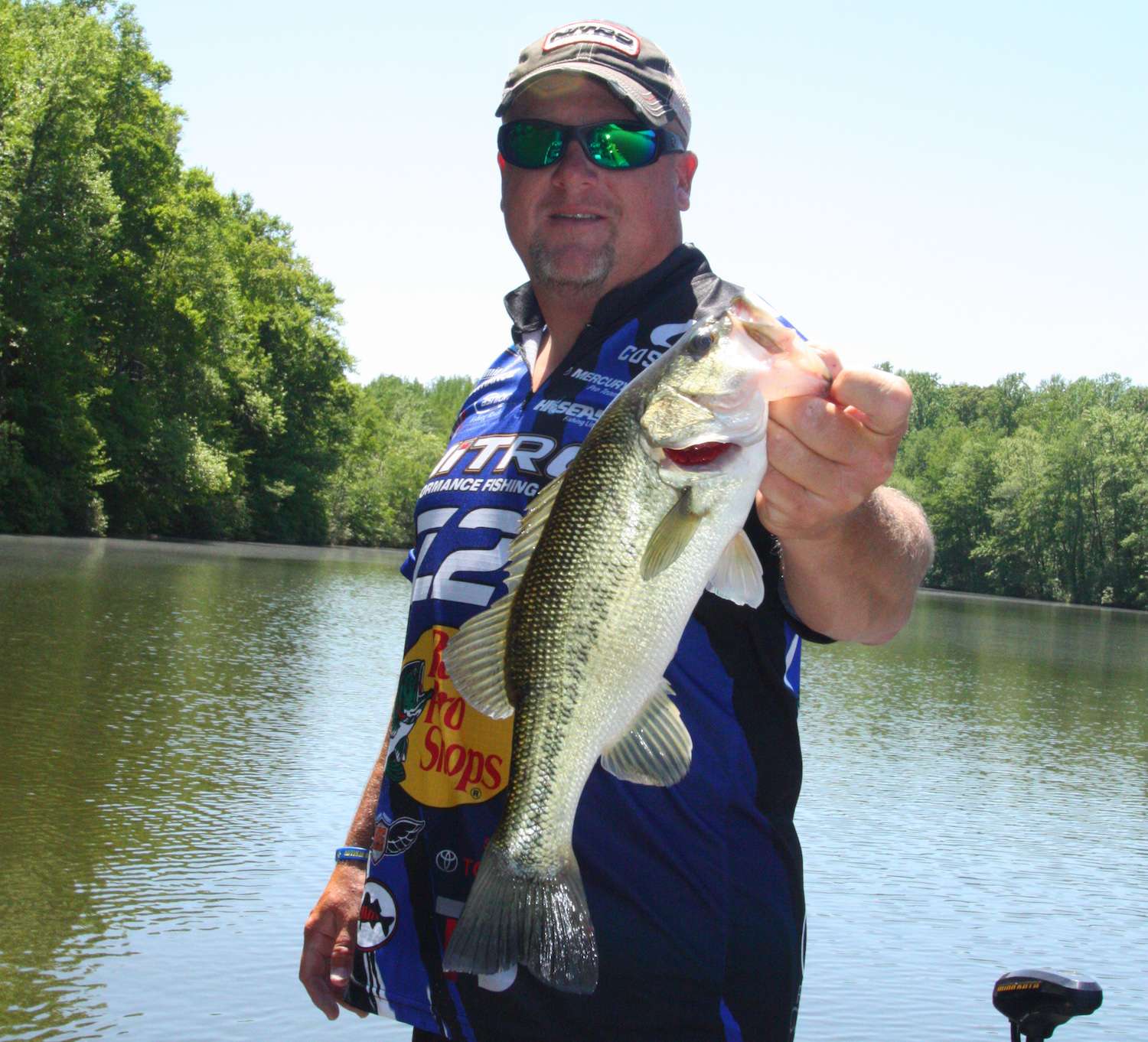 <b>1:36 p.m.</b> Hartman hops the jig across a mud point and bags his eighth keeper, 2 pounds, 4 ounces; it culls the 1-3 he caught earlier. <br>
<b>1:42 p.m.</b> He casts the jig to a steep channel bank but hauls water. <br>
<b>1:55 p.m.</b> Hartmanâs time is up. He ends his day on Lake L with eight keeper bass; the five biggest weigh 13 pounds even.
