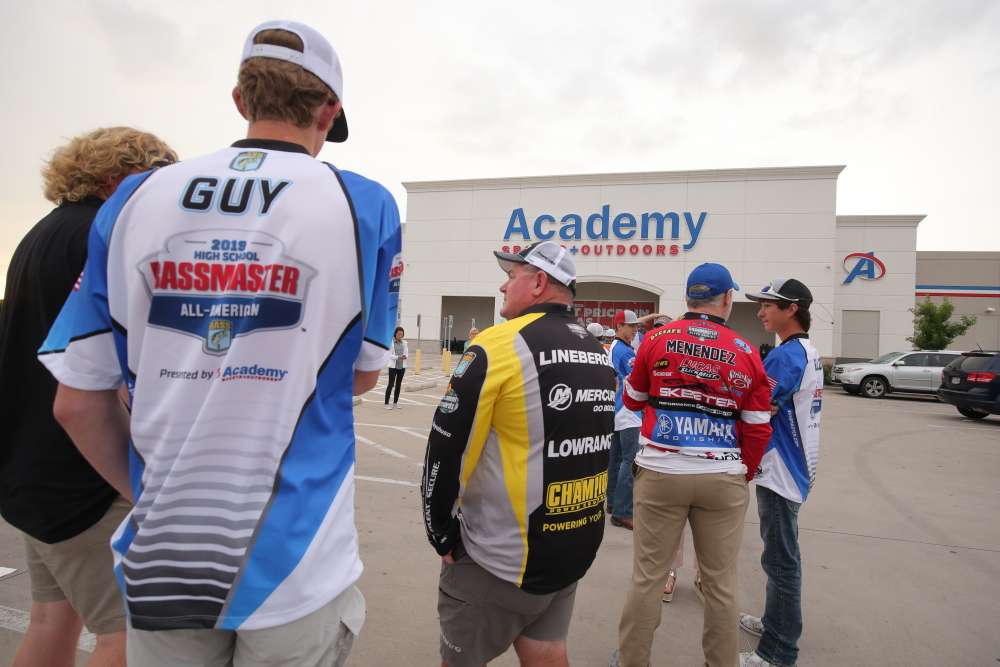 High School All-Americans and their Elite pros head into Academy Sports + Outdoors for a shopping spree, and a special discount provided by Academy. 