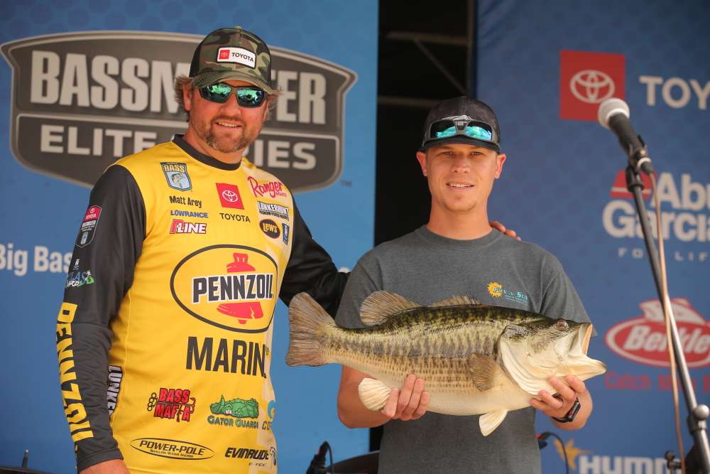 The ShareLunker program encourages anglers who have caught 13-pound-plus largemouth bass to lend or donate the fish to TPWD for spawning purposes.