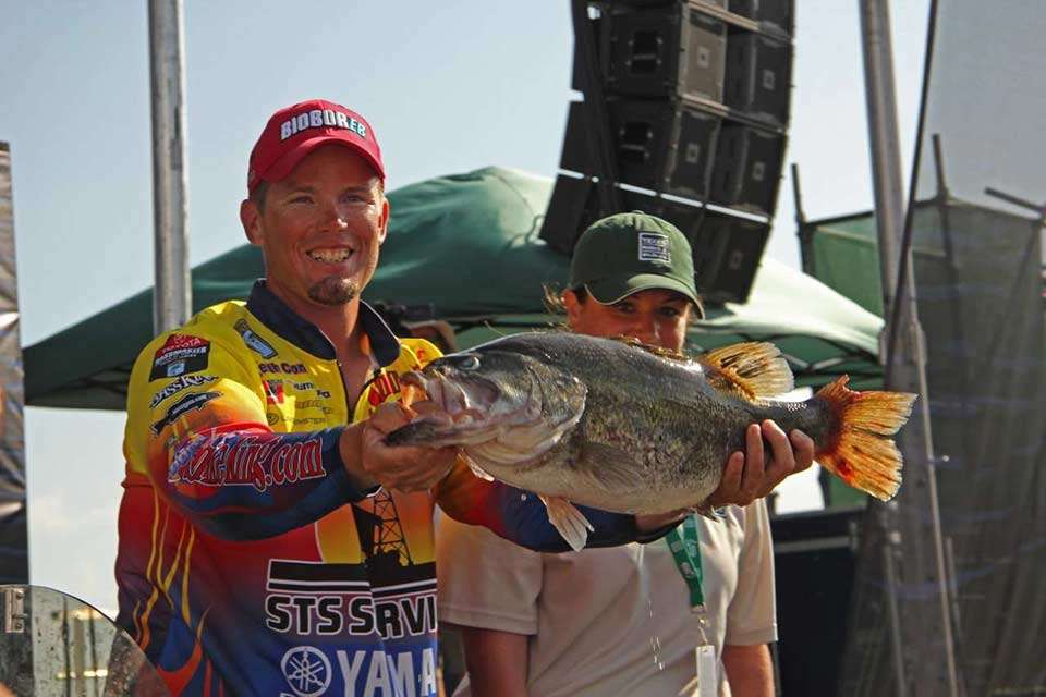 Elite angler Keith Combs set the three-day tournament record weight on Lake Fork. Behind his 10-14 big bass in a 42-pound bag, Combs totaled 110 pounds in 2014 to shatter the three-day tournament mark by 26-11.
