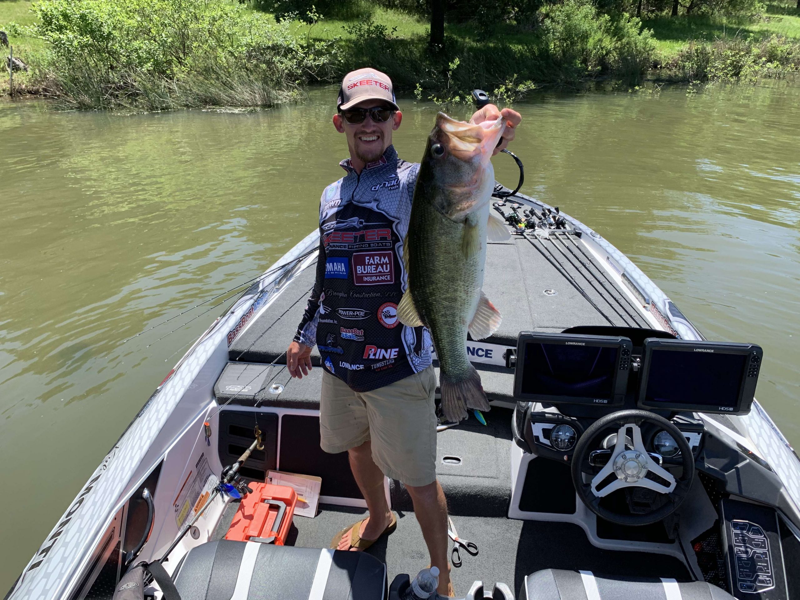 Kyle Monti has made a move into the top 10 of the biggest fish. He just landed an 8-pound even largemouth. Thatâs the third largest fish of the day.
