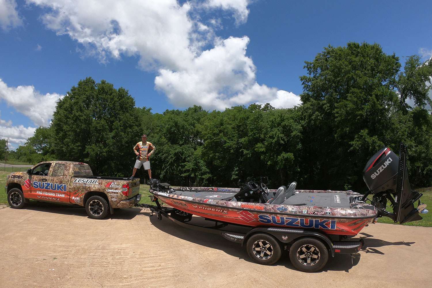 Pirch's tow vehicle is a Toyota Tacoma rigged with Dick Cepek tires, and his wrap is one of the sharpest on tour -- you can pick him out across the lake.