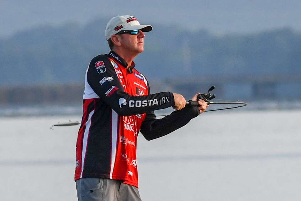 Ray Hanselman was fishing main-lake points and ridges on Day 3 of the Academy Sports + Outdoors Bassmaster Elite Series Tournament at Lake Guntersville. With little to no breeze hurting his bite, he was able to hammer out a limit. 