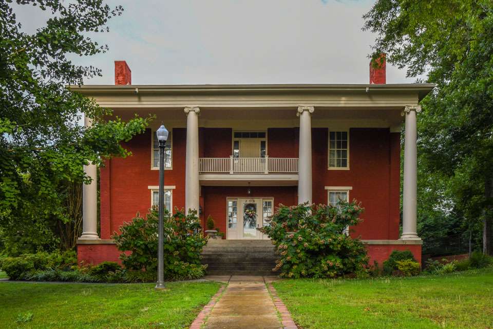 Learn everything there is to know about the area at the Scottsboro-Jackson Heritage Museum. The center is dedicated to Jackson County's rich history, customs and traditions, as well as its art. Much of the collections are housed in the antebellum Brown Proctor House.