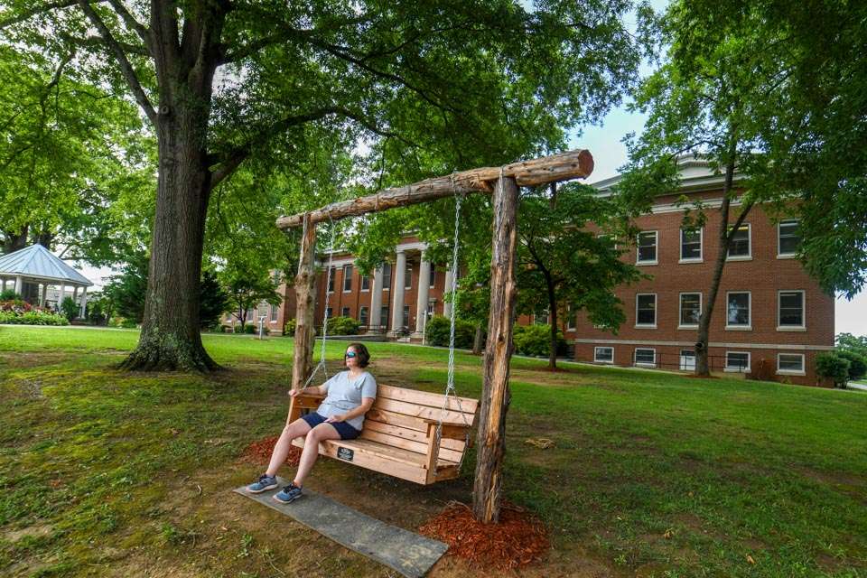 A couple of wood swings on the courthouse square offer shaded places to relax and while away the time.