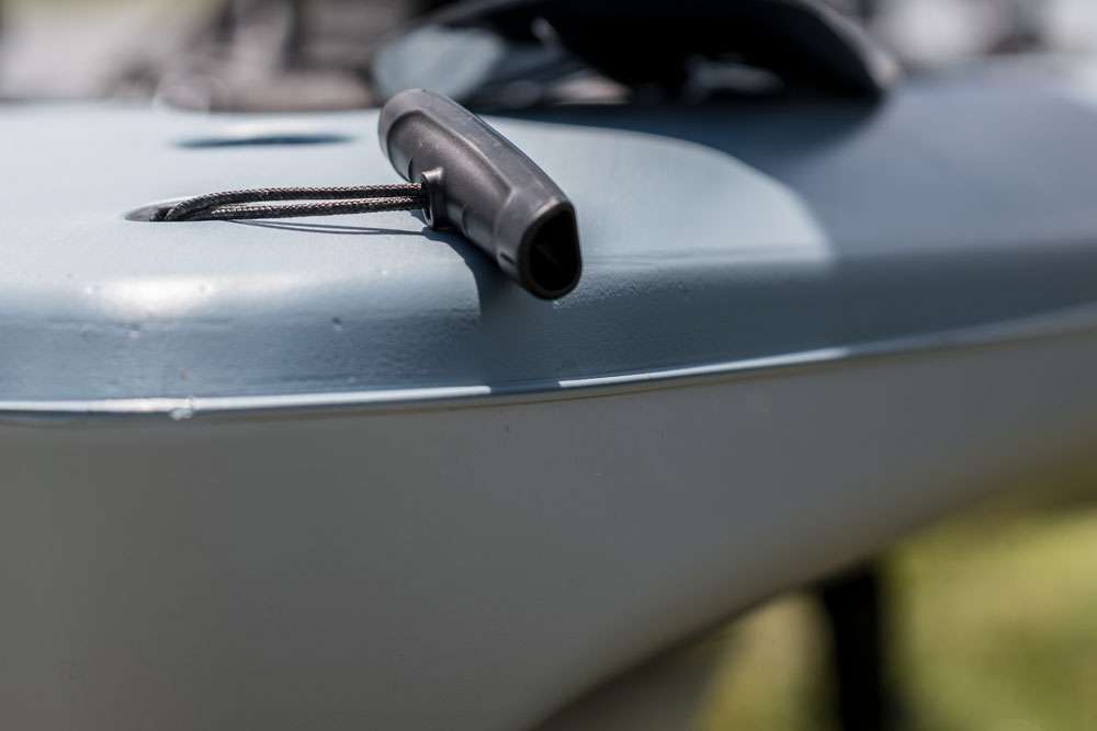 A pull string handle on the front and back of the kayak, combined with the kayaks lightweight, allows for effortless handling and maneuvering on land. 