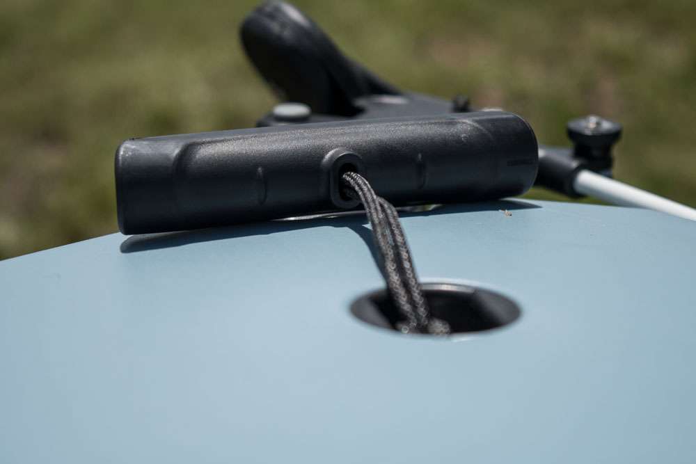 A pull string handle on the front and back of the kayak, combined with the kayaks lightweight, allows for effortless handling and maneuvering on land. 