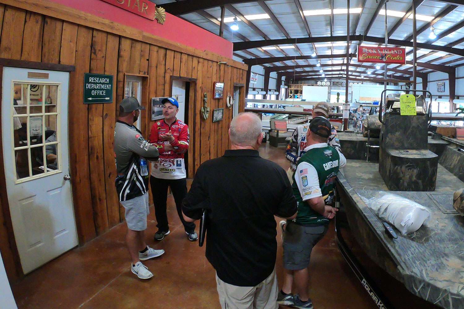 With the 2019 Academy Sports + Outdoors Bassmaster Elite Series Tournament at Lake Guntersville just around the corner, a group of Elite Series pros met up at Buck's Island Marine in the town of Southside, Ala. 