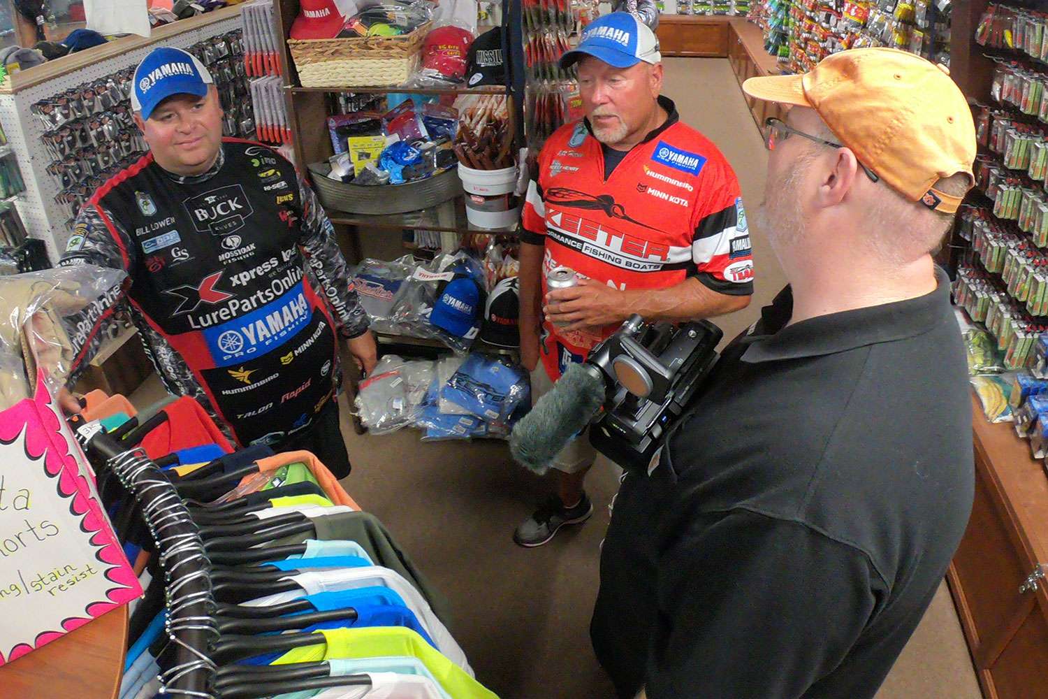 No telling what kind of lies are being told here. Bassmaster.com Managing Editor Chris Mitchell is getting some solid advice.