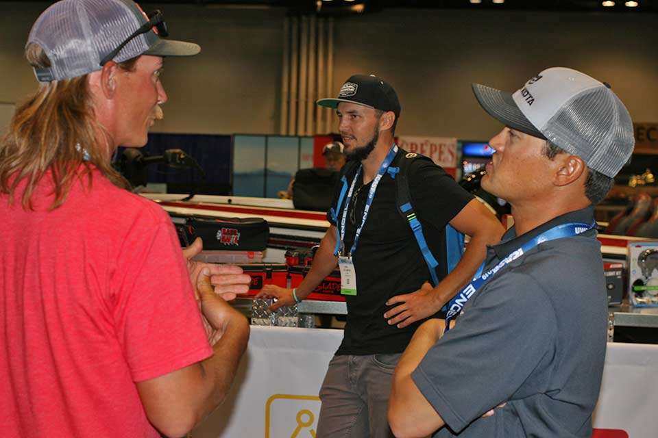 Seth Feider, Carl Jocumsen and Chris Zaldain were also on hand with Horne and involved in a unique story. Humminbird and Minn Kota rewarded an angler by âstealing his boatâ and secretly installing around $20,000 of new products. The Elite anglers went live on Facebook to help explain the process and new equipment.