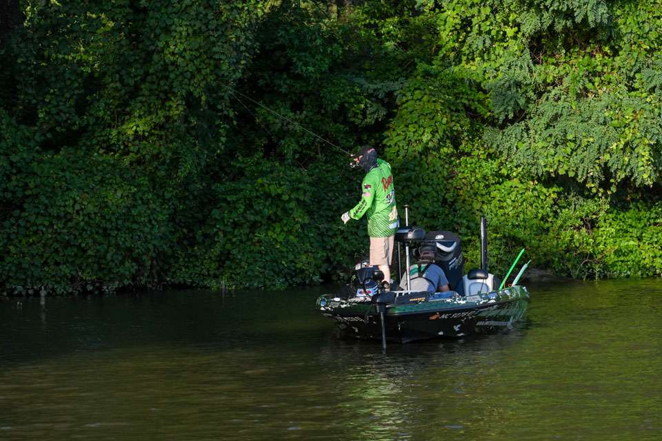 Anglers took to the water on Day 1 of the Basspro.com Bassmaster Eastern Open at James River. 
