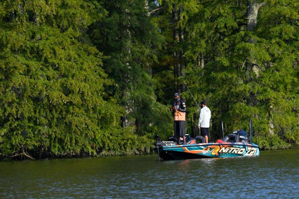 See fishing action from Day 2 of the Basspro.com Bassmaster Eastern Open on James River.