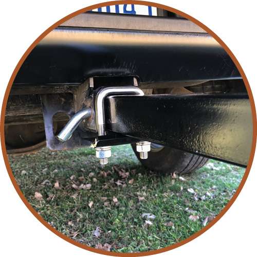 A hitch stabilizer prevents the bed extender from bouncing in the hitch receiver. The stabilizerâs U-bolt goes over the top of the receiver, and its plate lifts the extenderâs bar, eliminating any wiggle room.