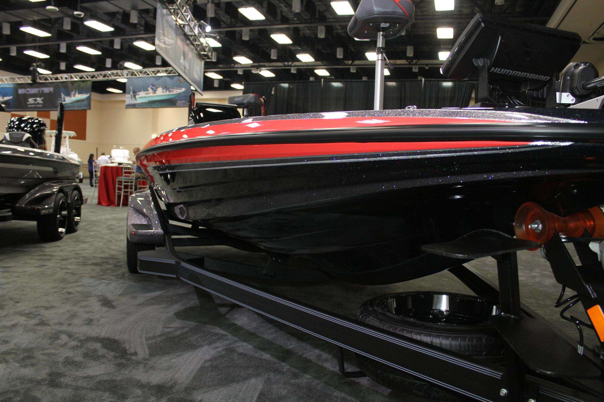 The starboard side of the Skeeter FXR20 shows the new design of the hull, including all new lines and body moldings â a completely redesigned boat from stem to stern.