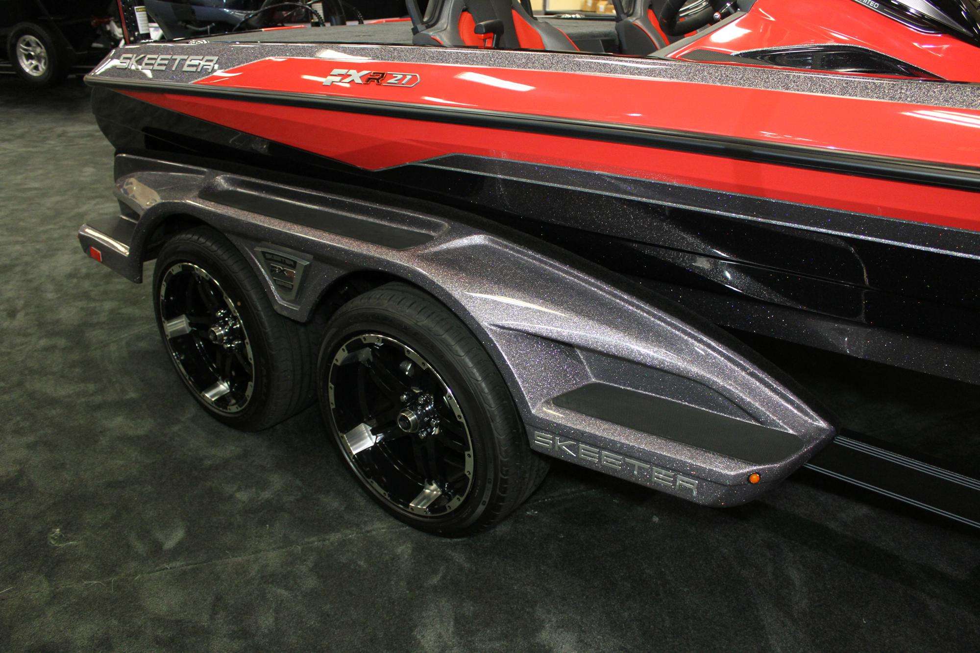 The fenders and 18-inch custom wheels on the Skeeter Built trailer add to the look.